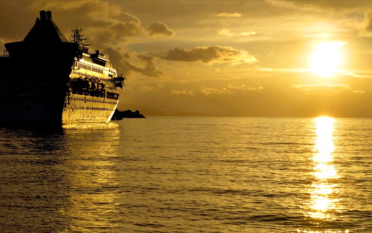 Cruise ship sailing at sunset on a Maui dinner and cocktail tour.