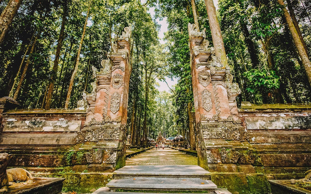 ulun danu temple & nungnung waterfall small group tour – full day-1 ulun danu temple & nungnung waterfall small group tour – full day-1