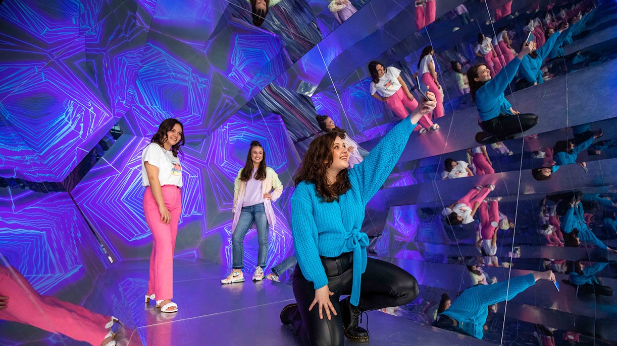 Opening hours of Upside Down Museum in Amsterdam