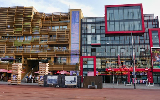 Klubhaus St. Pauli and Schmidt Theater on Reeperbahn, Hamburg, for Red & Blue Light Tour.
