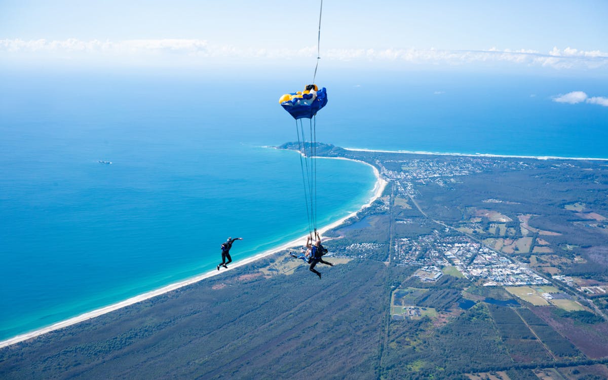 tandem skydive byron bay - 15,000ft with transfers & weekday special offer-7 tandem skydive byron bay - 15,000ft with transfers & weekday special offer-7