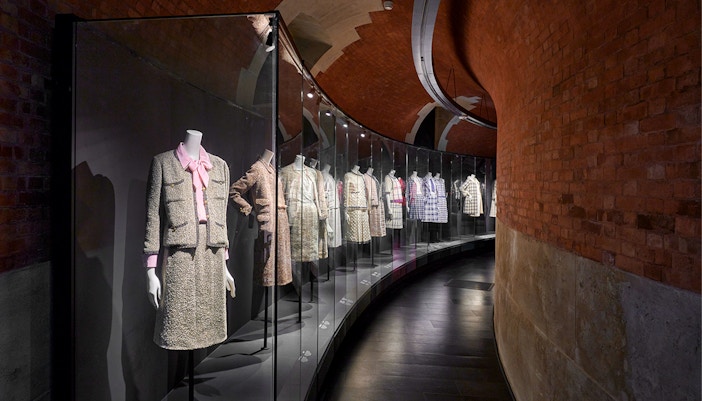 Mejor época para viajar a París - Exposición Chanel