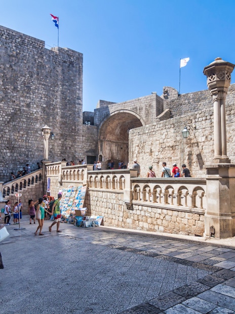 Dubrovnik city walls with tourists on King's Landing Walking Tour.