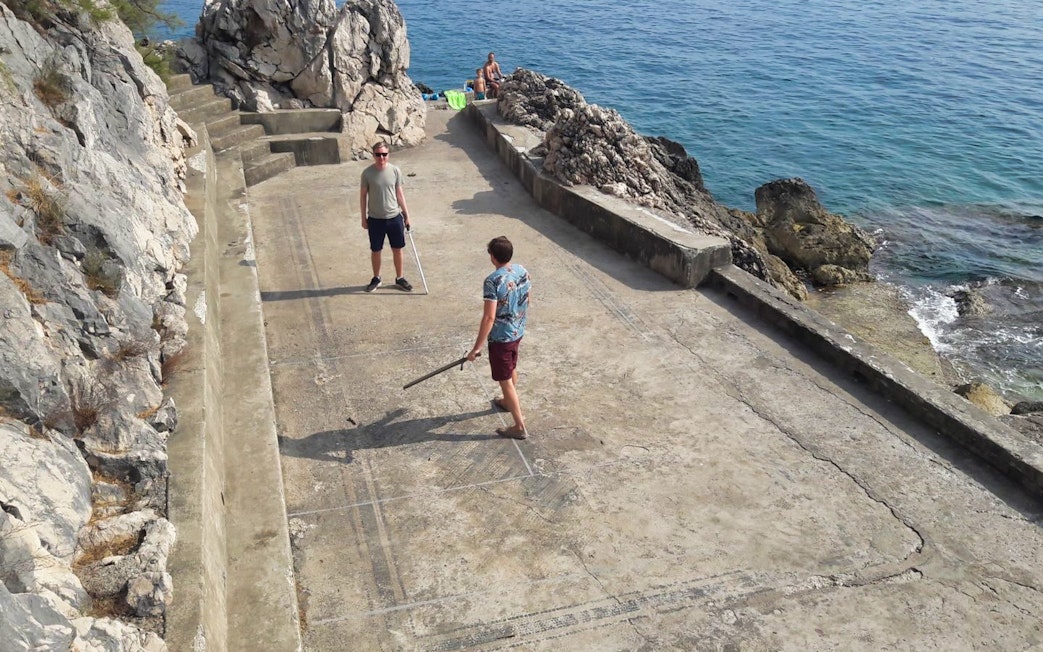 Tourists reenact sword fight on Dubrovnik's Game of Thrones driving tour.