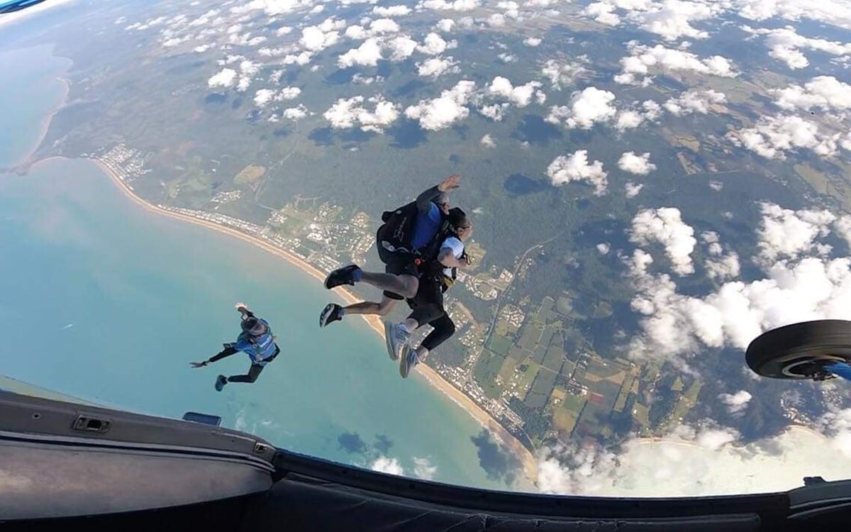 tandem skydive mission beach - 15,000ft/ 7,500ft with transfers-8 tandem skydive mission beach - 15,000ft/ 7,500ft with transfers-8