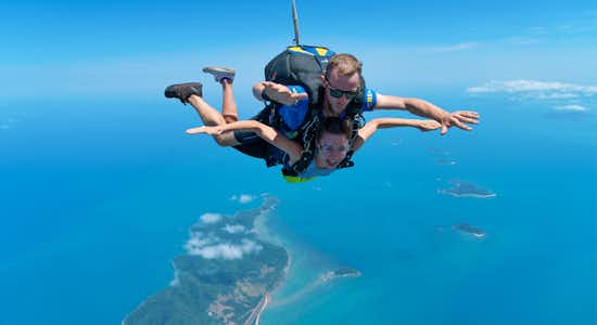 Skydiving in Cairns
