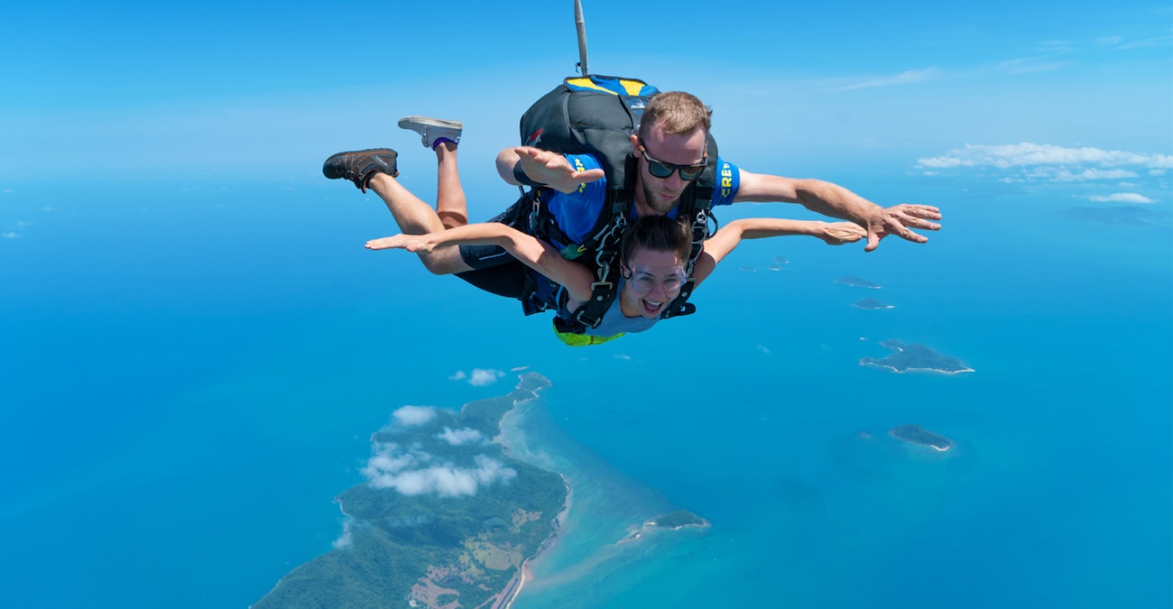 skydiving in cairns
