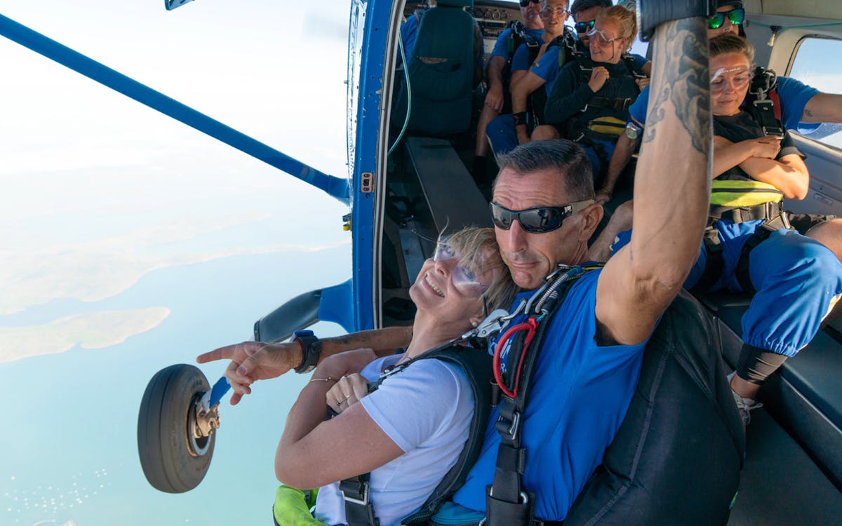 tandem skydive airlie beach - 15,000 ft/ 8,500ft-6 tandem skydive airlie beach - 15,000 ft/ 8,500ft-6