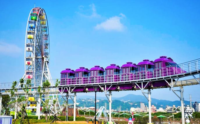 Ferris wheel and monorail at Taipei Children’s Amusement Park.