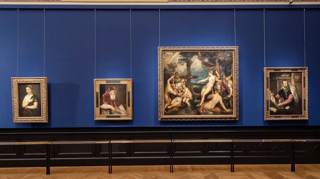 Visitors exploring the grand interiors of Kunsthistorisches Museum in Vienna, Austria with Combo: Leopold Museum + Kunsthistorisches Museum Tickets