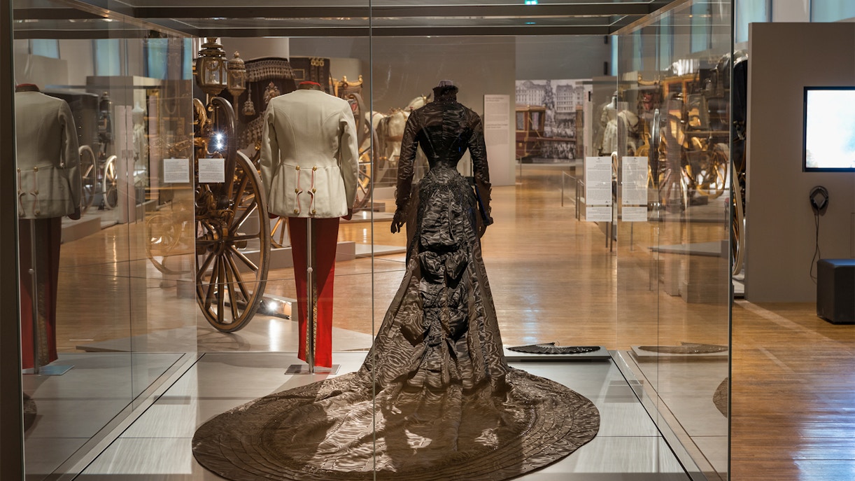 https://cdn-imgix.headout.com/tour/26403/TOUR-IMAGE/a5dc3b54-6a8a-423e-8d16-51610fad74cc-13871-vienna-imperial-carriage-museum-vienna-admission-ticket-03.jpg