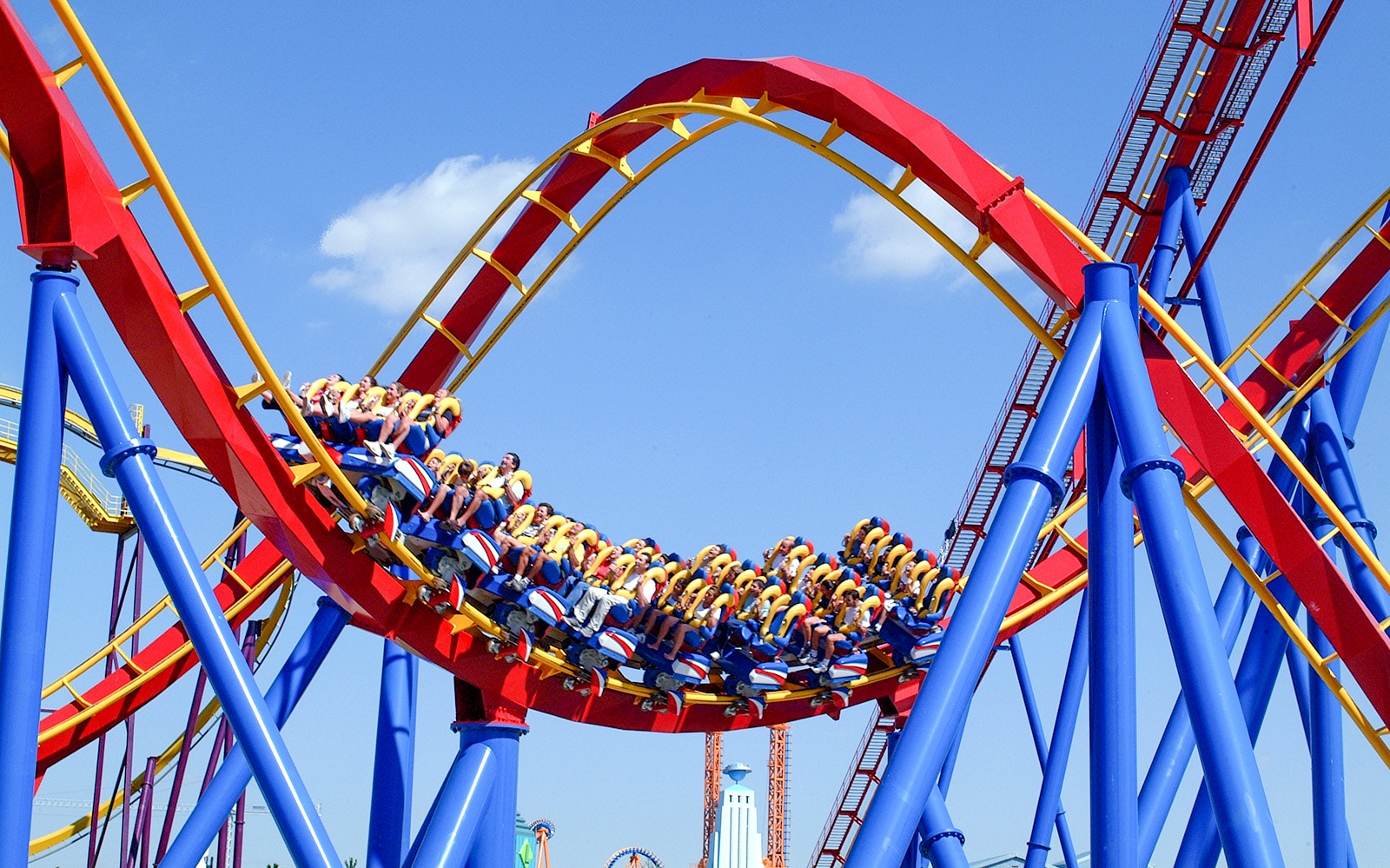 Parque Warner Madrid entrance with cartoon character statues.