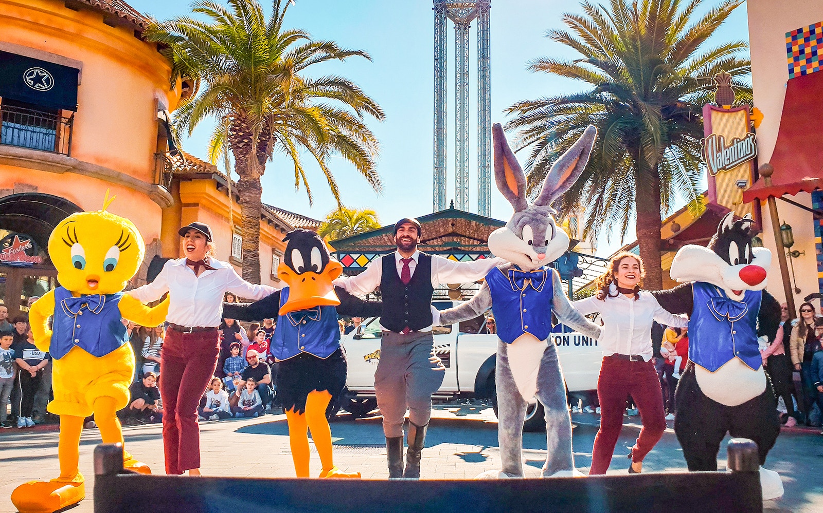 Looney Tunes characters at Parque Warner Madrid
