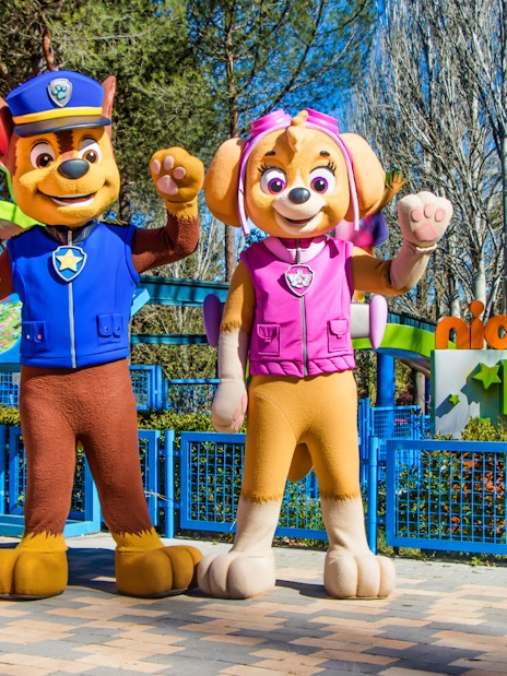 Characters at Nickelodeon Land entrance, Parque de Atracciones de Madrid.