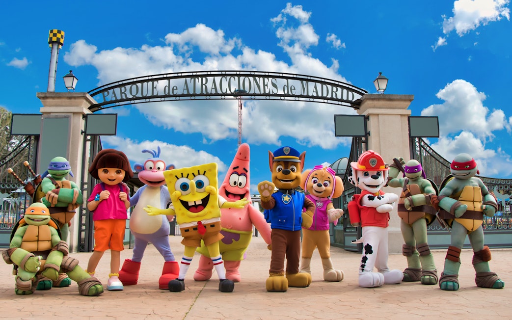 Characters in front of Parque de Atracciones de Madrid entrance.