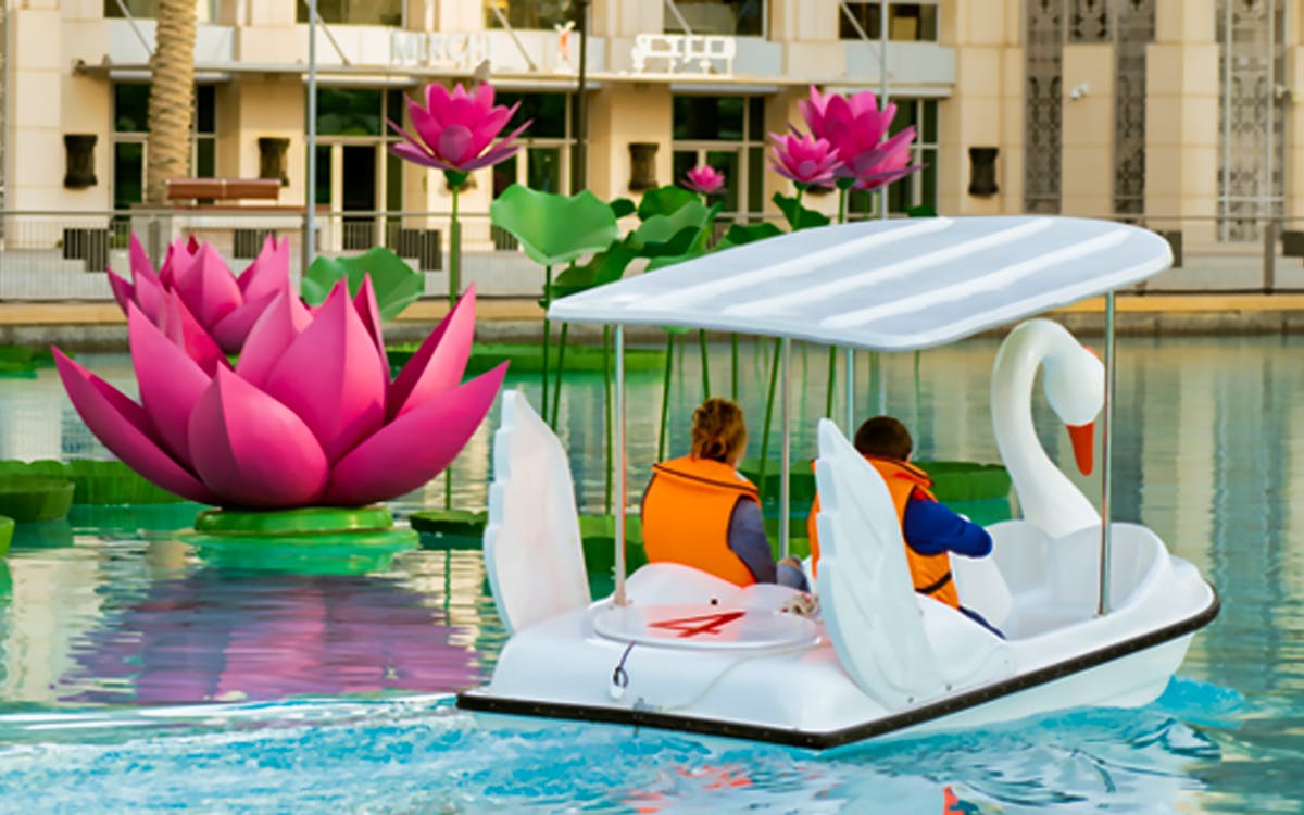 dubai fountain- electric swan boats-2 dubai fountain- electric swan boats-2