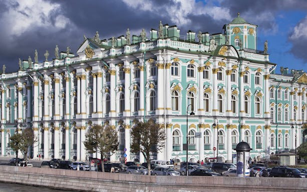 Hermitage Museum exterior in Saint Petersburg, Russia, showcasing ornate architecture.