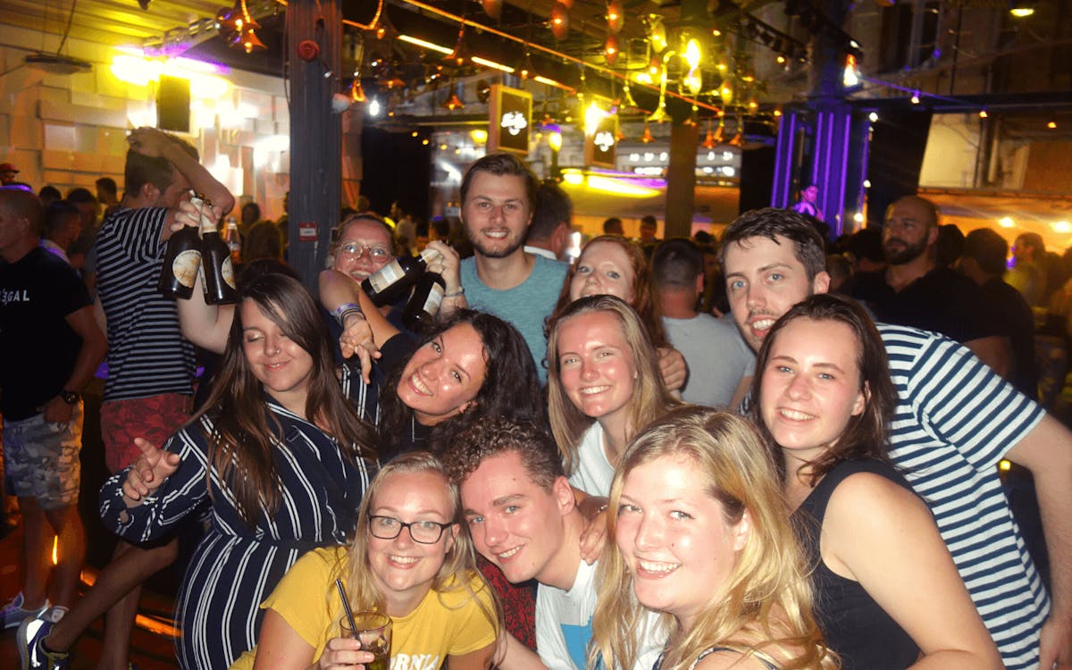 tour dei bar per piccoli gruppi e visita turistica a bucarest-2 tour dei bar per piccoli gruppi e visita turistica a bucarest-2