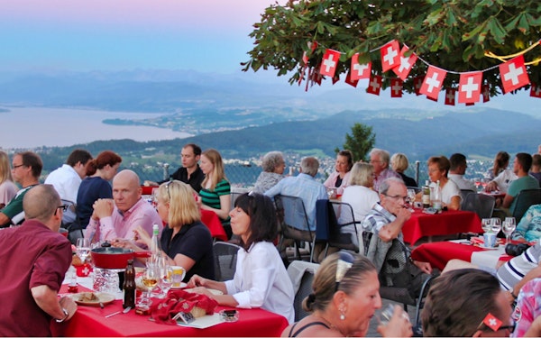 Evening Tour of Zürich with Gourmet Dinner & Cheese Fondue