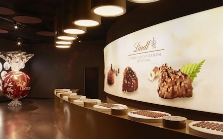 Half Day Tour of Zürich with Lindt Home Of Chocolate Visit & Sightseeing Cruise