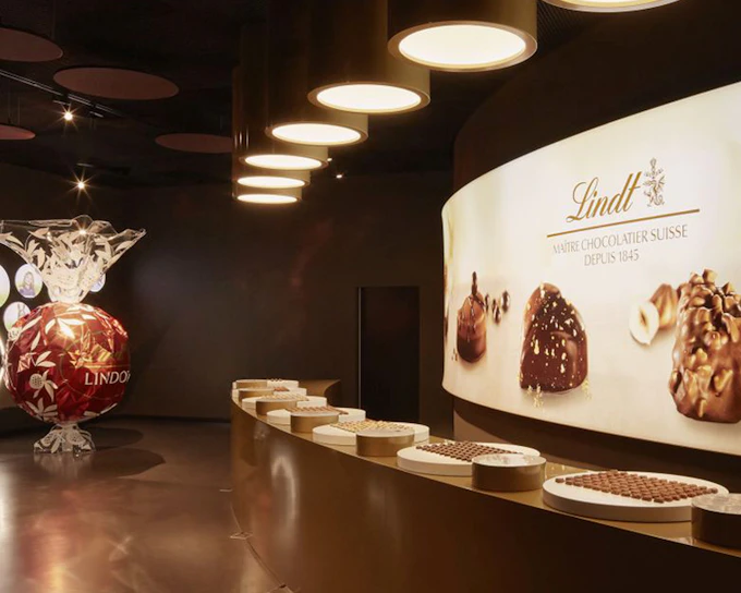 Half Day Tour of Zürich with Lindt Home Of Chocolate Visit & Sightseeing Cruise