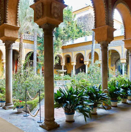 10 things to know before you go to Palacio De Las Dueñas