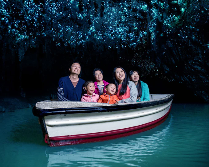 From Auckland: Waitomo Caves, Rotorua & Te Puia Guided Tour