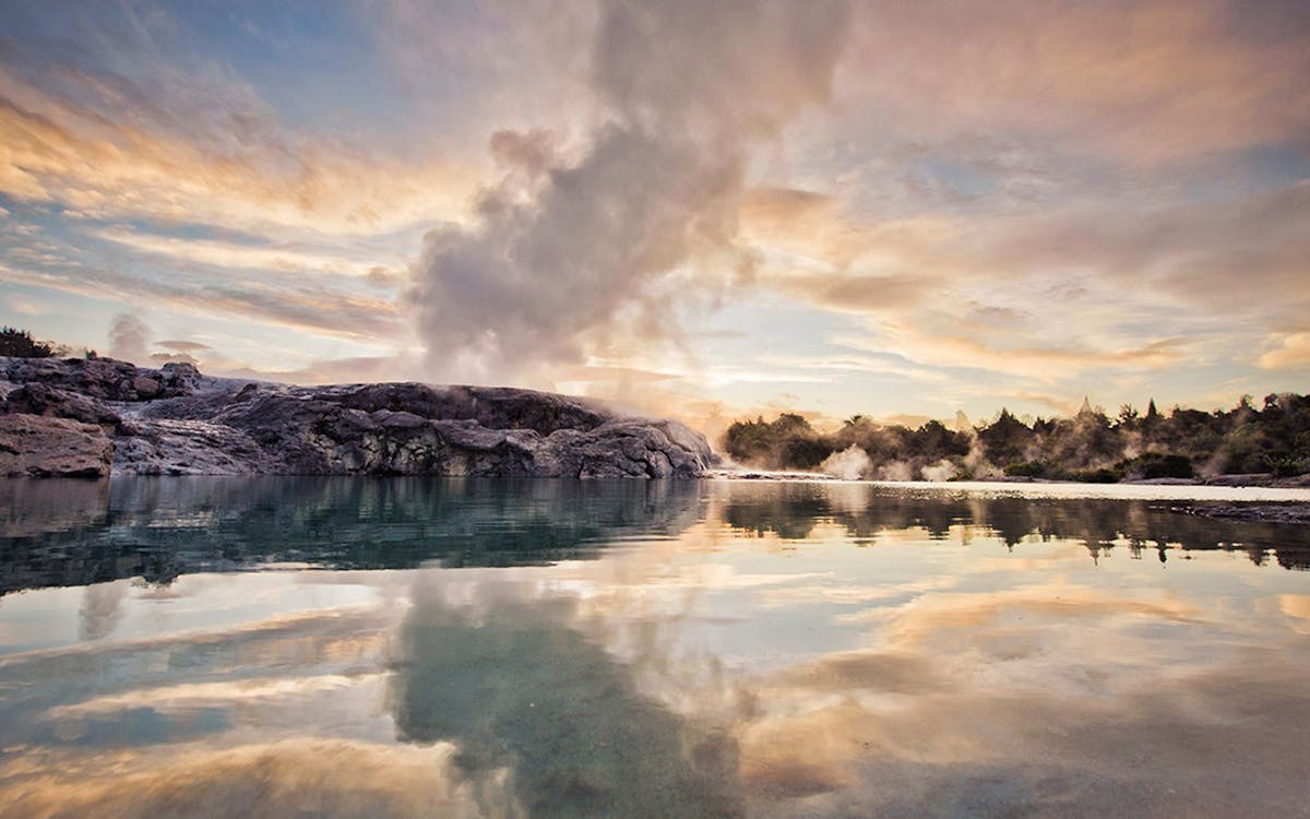 hobbiton & rotorua & te puia group tour from auckland-2 hobbiton & rotorua & te puia group tour from auckland-2