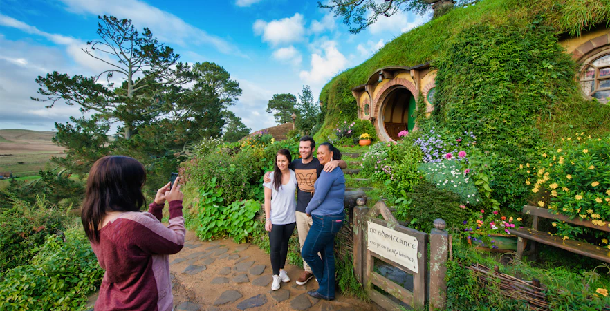 Which Hobbiton tour should you pick?