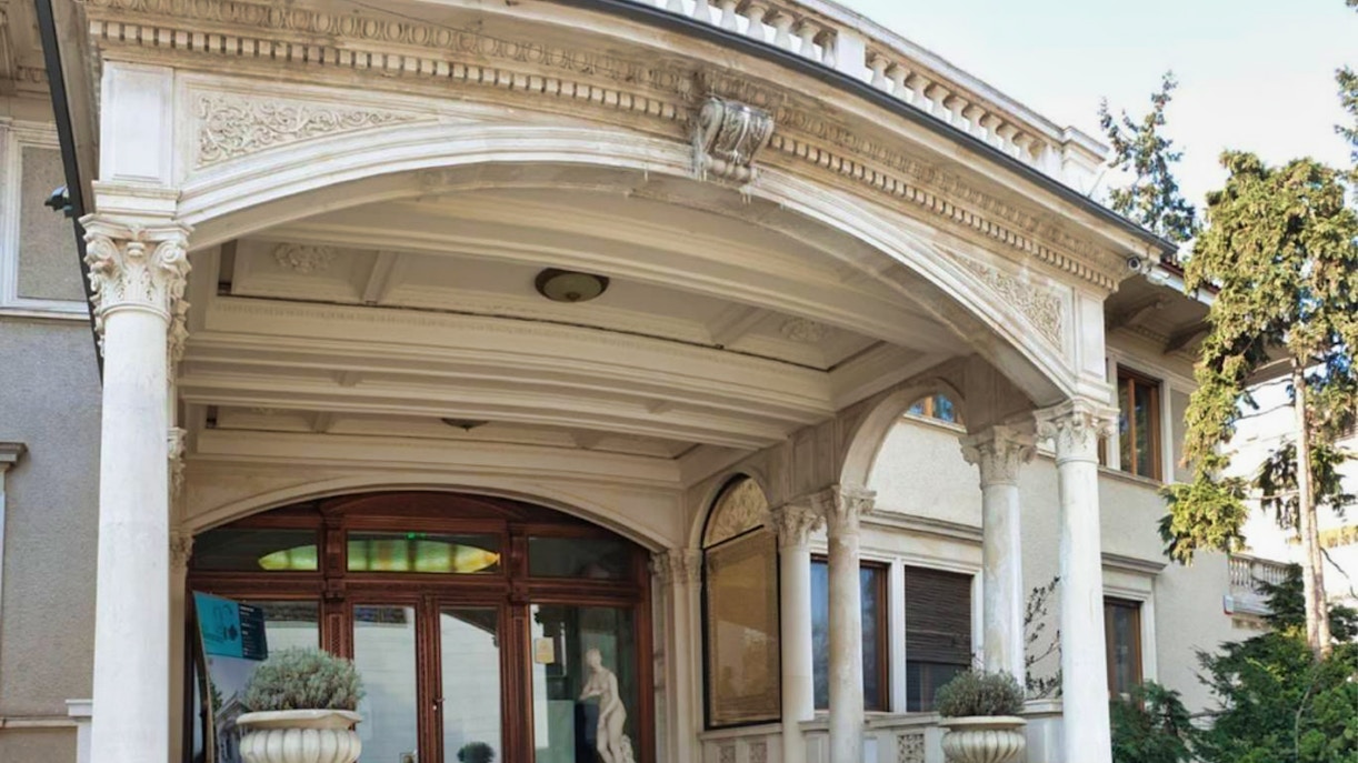 Ceausescu Mansion Timings