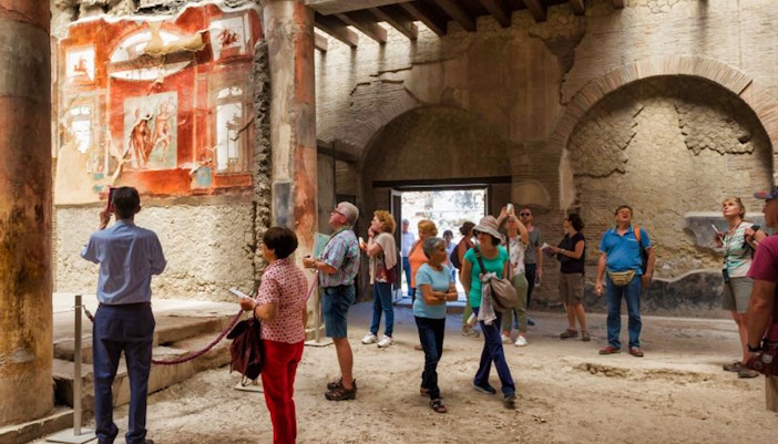 hall of the augustales - what to see in herculaneum