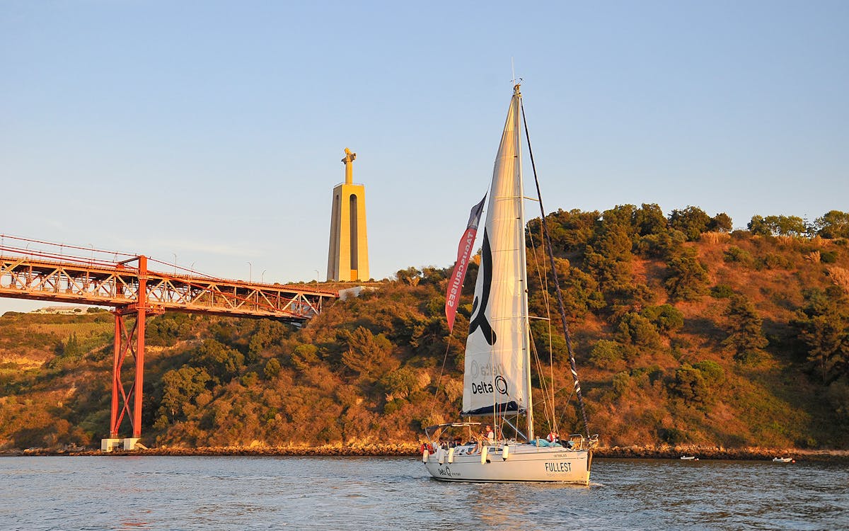 cruzeiro à vela no rio tejo-1 cruzeiro à vela no rio tejo-1
