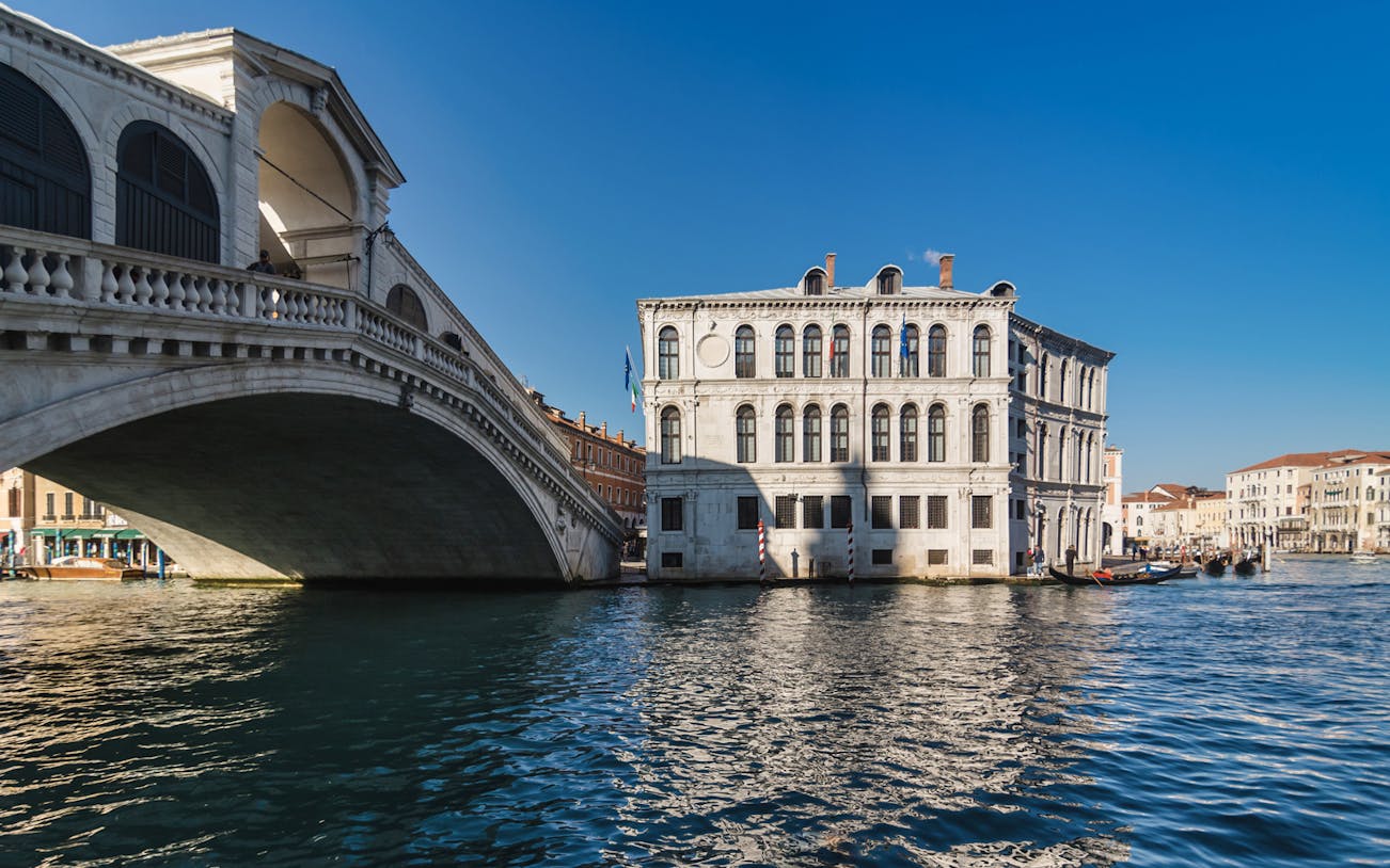 Rialto Bridge over Grand Canal in Venice on a sunny day.