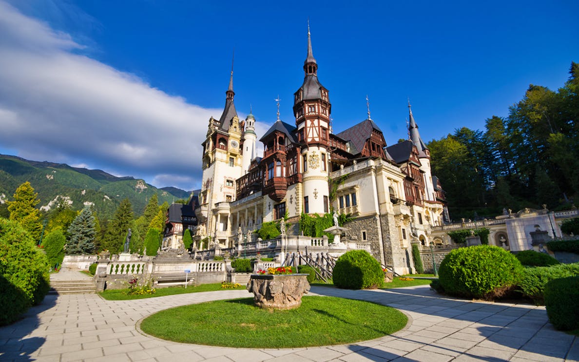 Schloss PeleșTickets in Sinaia Headout