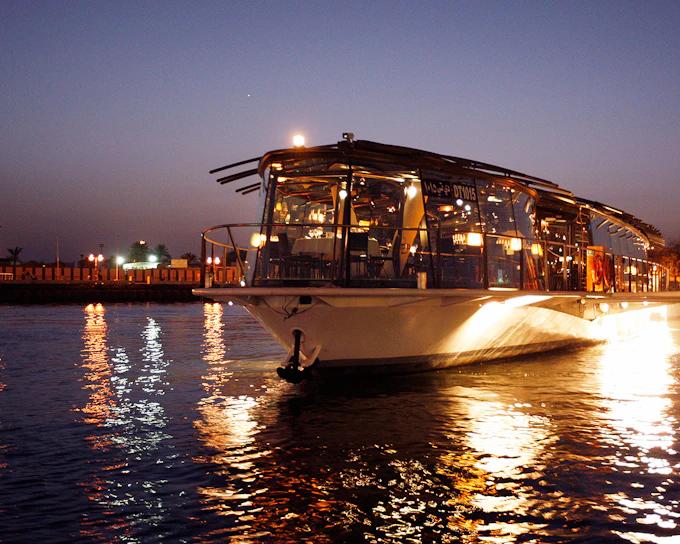 Bateaux Dubai Dinner Creek Cruise with Free Drink