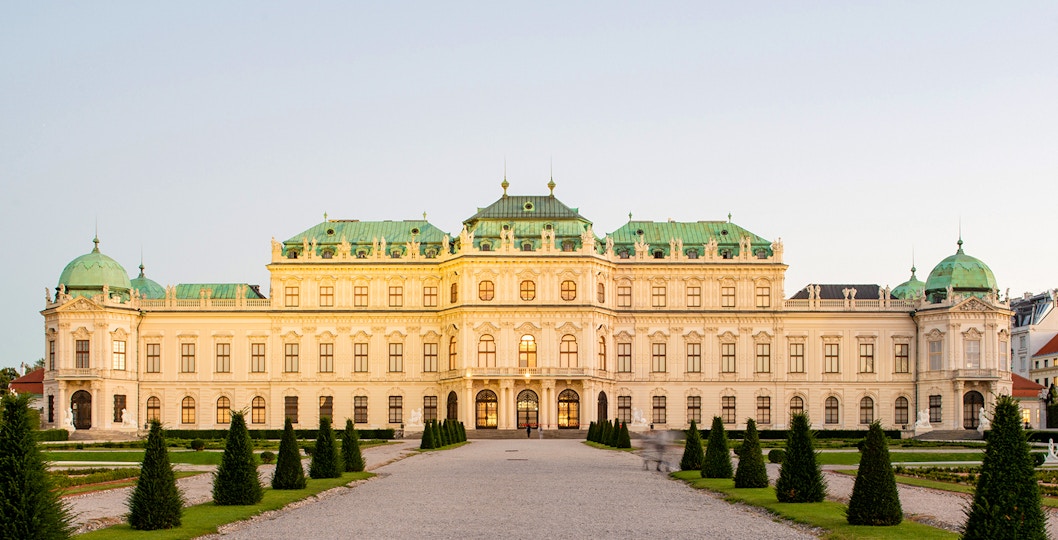 Upper Belvedere Palace in Vienna with manicured gardens and baroque architecture.