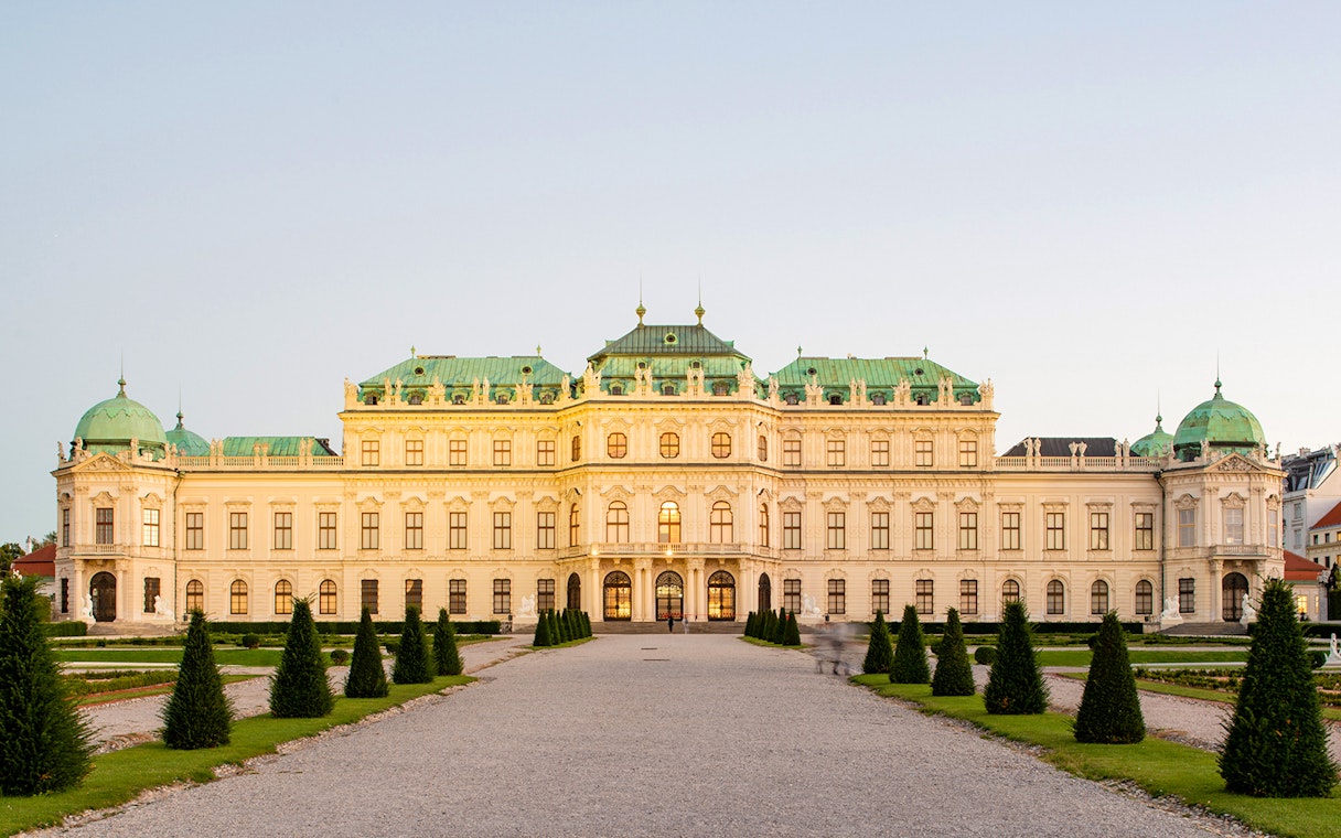 Upper Belvedere Palace in Vienna with manicured gardens and baroque architecture.