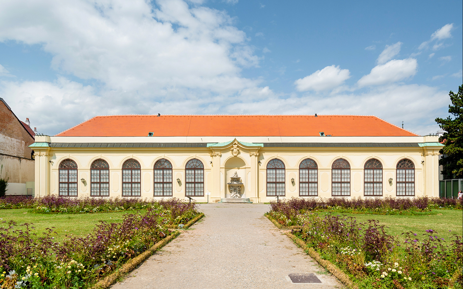 Upper Belvedere Palace garden view, Vienna, with historic architecture and vibrant flower beds.