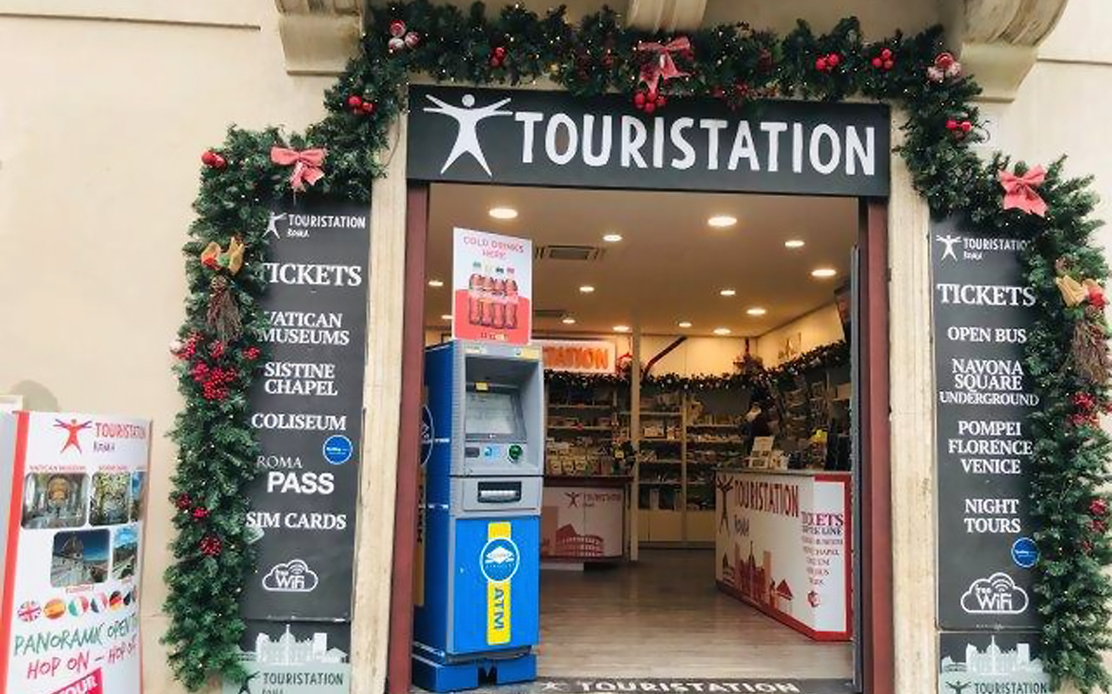 Ticket office for tours in Rome, including Piazza Navona, Pantheon, and Trevi Fountain.