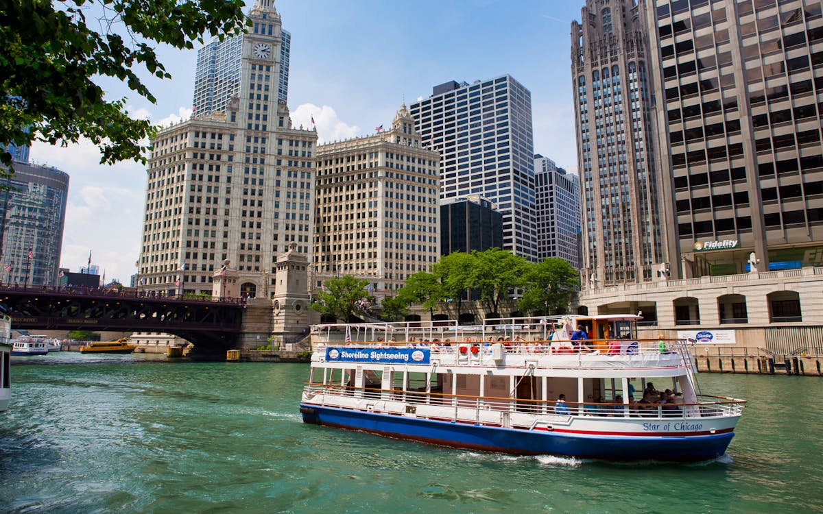 chicago river architecture cruise from michigan avenue-4 chicago river architecture cruise from michigan avenue-4