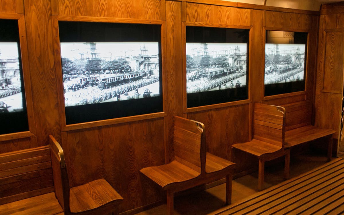 biglietti combinati: salta la coda per la fabbrica di schindler + tour guidato al castello del wawel-4 biglietti combinati: salta la coda per la fabbrica di schindler + tour guidato al castello del wawel-4