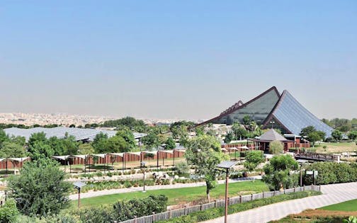 Dubai Safari Park Tickets: Breakfast with Birds