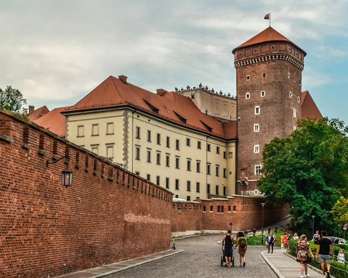 Wawel Hill: Surroundings Tour with Audio Guide