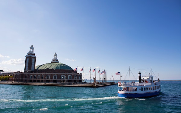Chicago Skyline Lake Tour