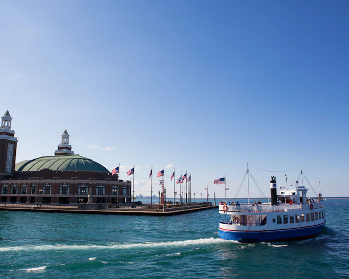 Chicago Skyline Lake Tour