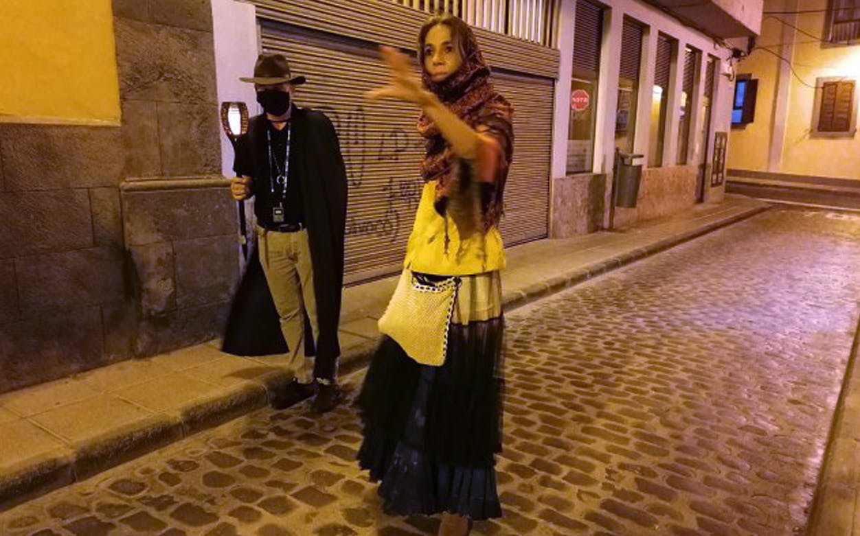 Tour guides in period costumes on a cobblestone street during Las Palmas de Gran Canaria dramatized tour.