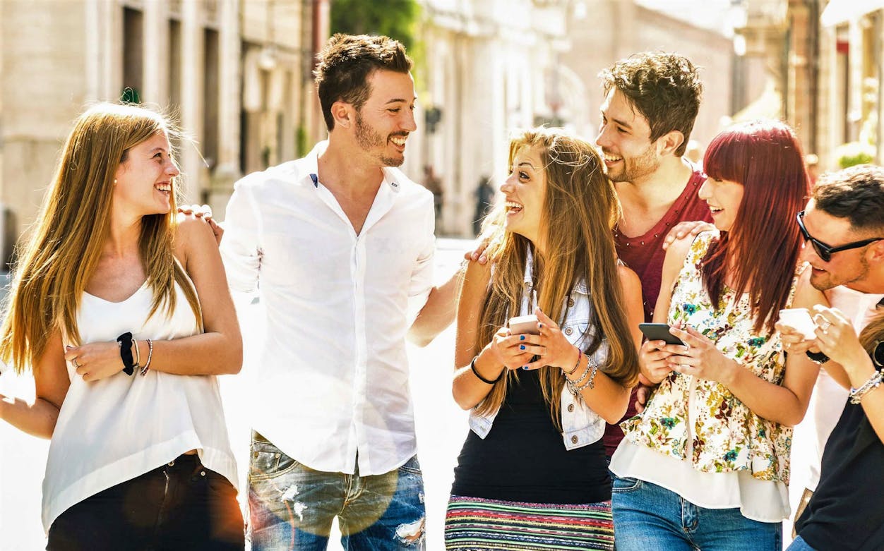 Group of friends enjoying a walk in Amsterdam on an interactive city trail.