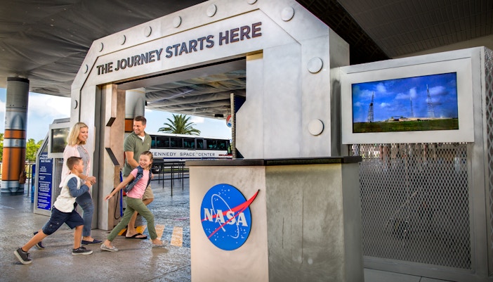 kennedy space center race to the moon