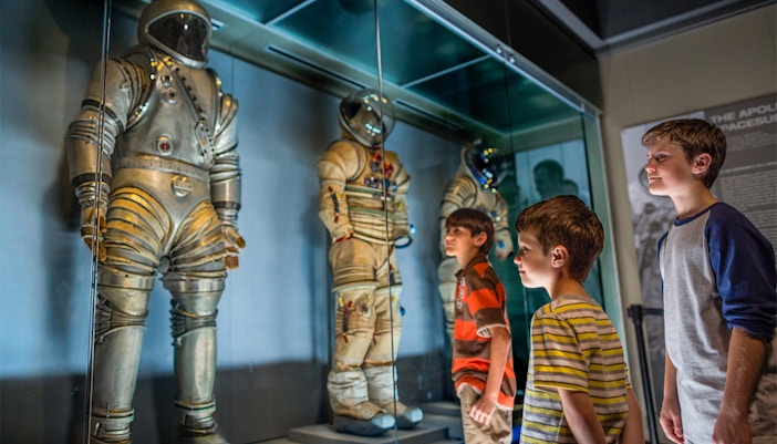 visit kennedy space center