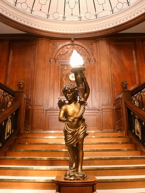 Grand staircase replica at Titanic Artifact Exhibition.